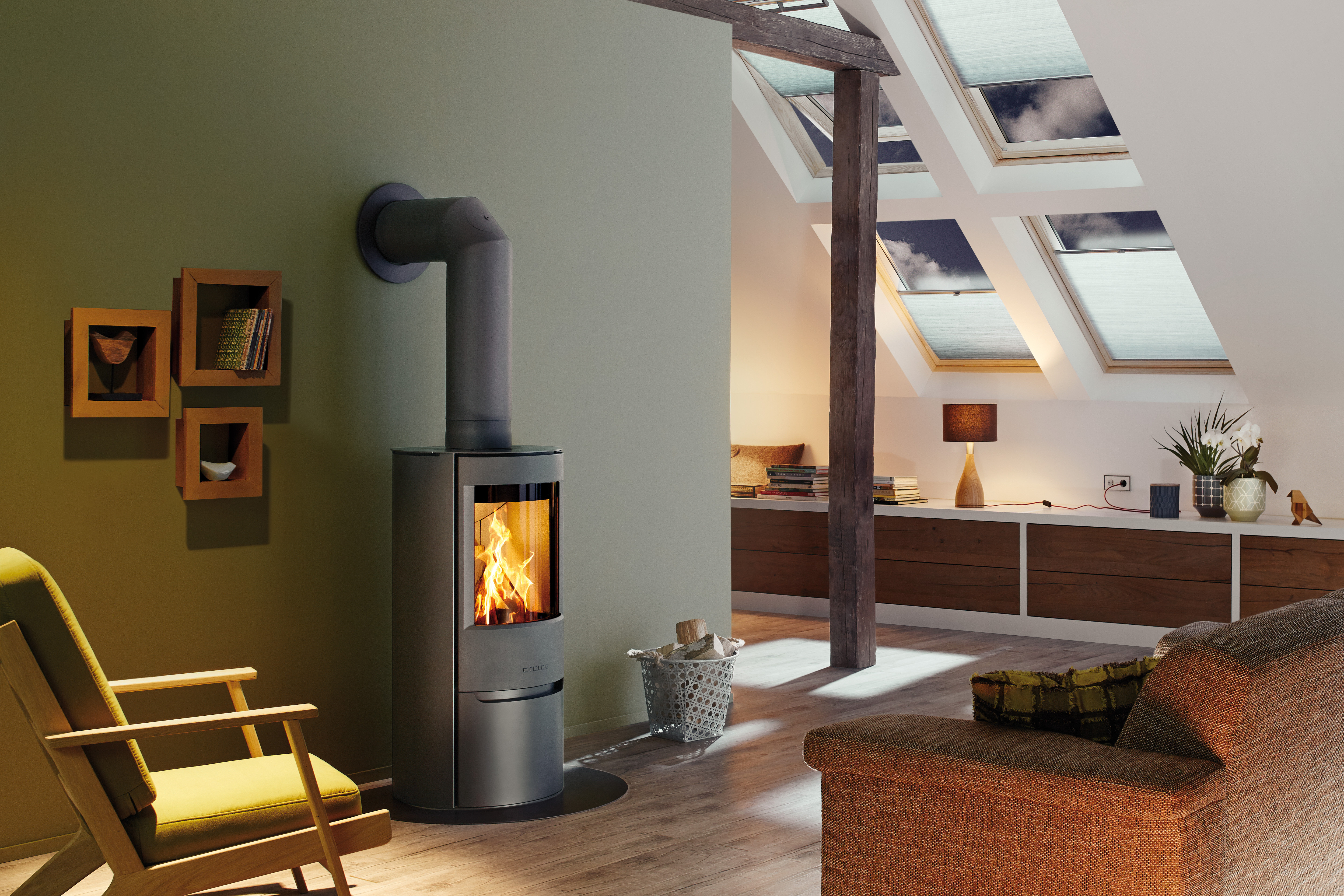 Kaminofen in minimalistischem Wohnraum